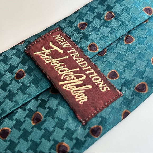 Frederick & Nelson Stylish Silk Patterned Men's 58” Tie - Picture 3 of 4